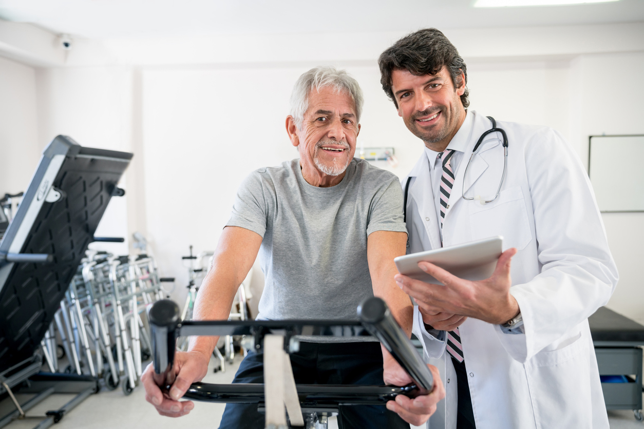 Seguro médico senior DKV con hasta 35% de descuento